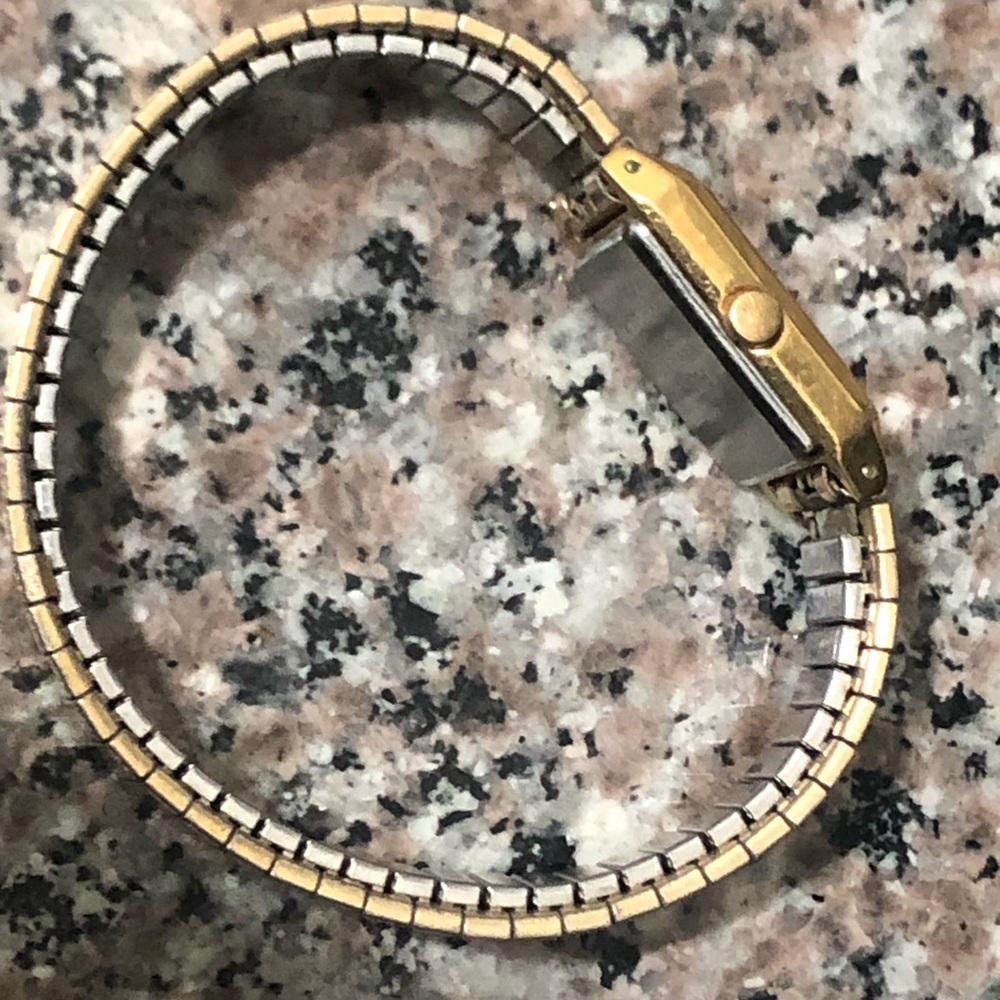 Pulsar Watch Good Working Condition Needs Battery - image 2